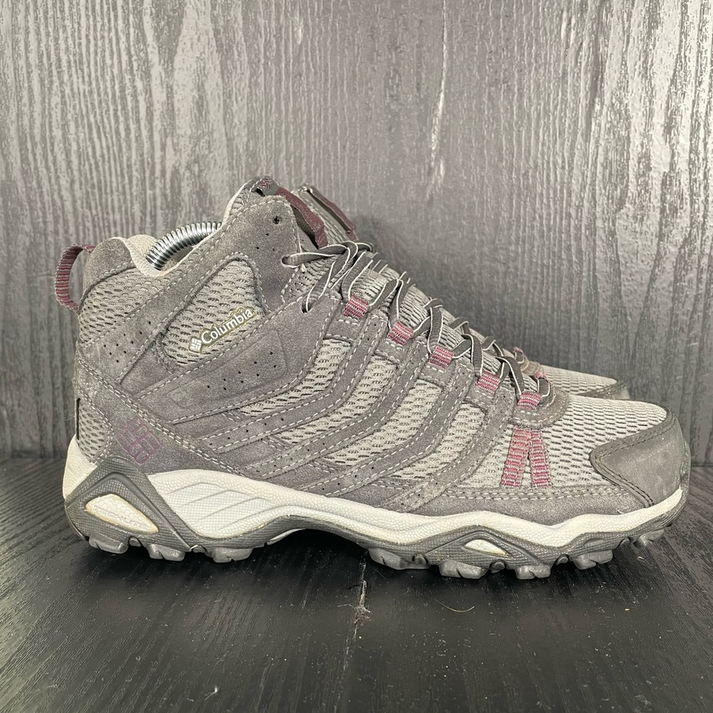 Columbia Gray Lace Up Boots